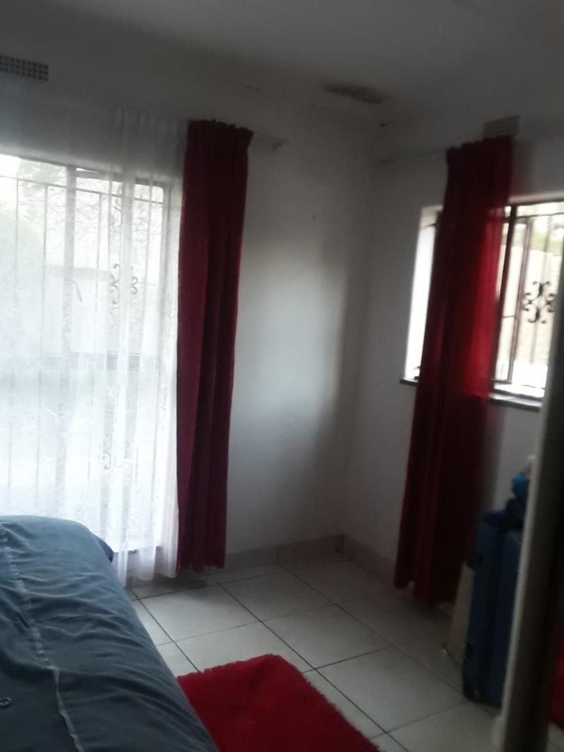 606868_WhatsApp